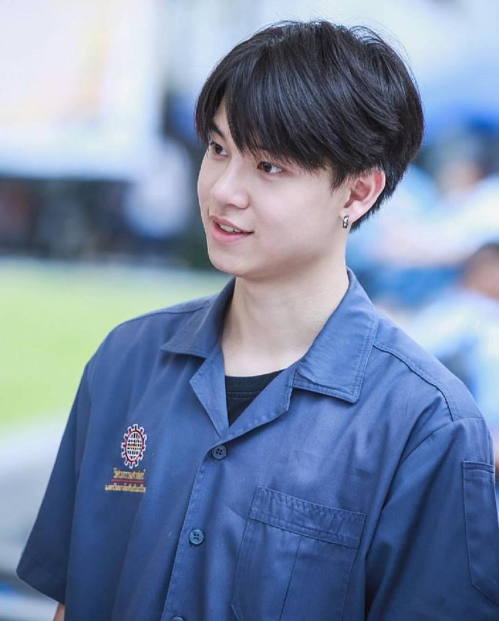 หนุ่มหล่อในเครื่องแบบ 2