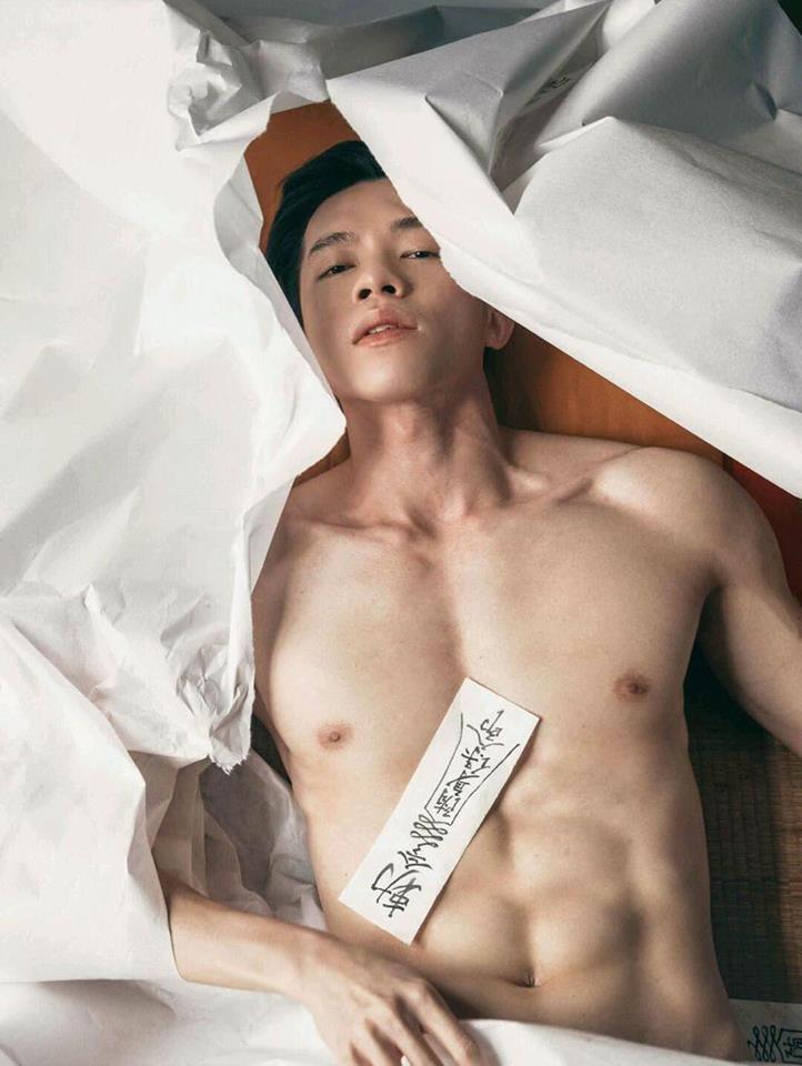 หนุ่มหล่อขึ้นปก 103