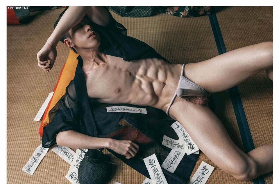หนุ่มหล่อขึ้นปก 103
