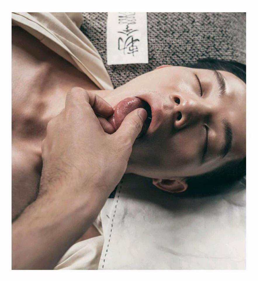 หนุ่มหล่อขึ้นปก 103