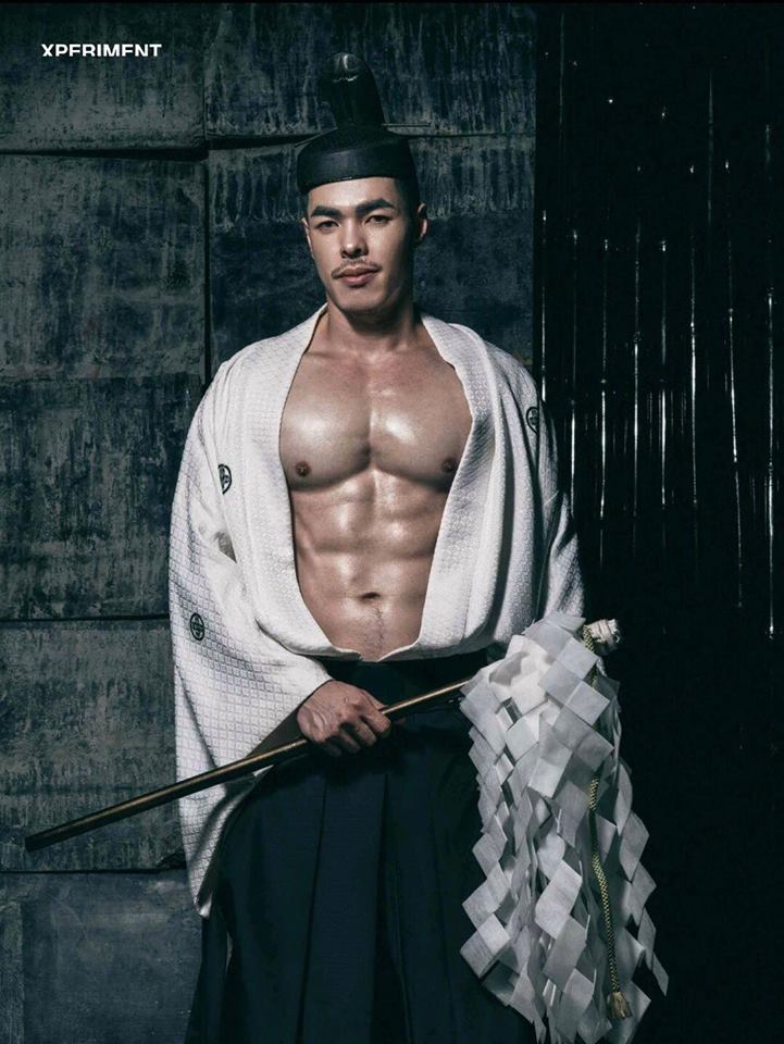 หนุ่มหล่อขึ้นปก 103