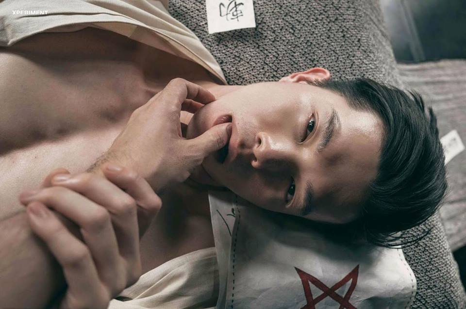 หนุ่มหล่อขึ้นปก 103