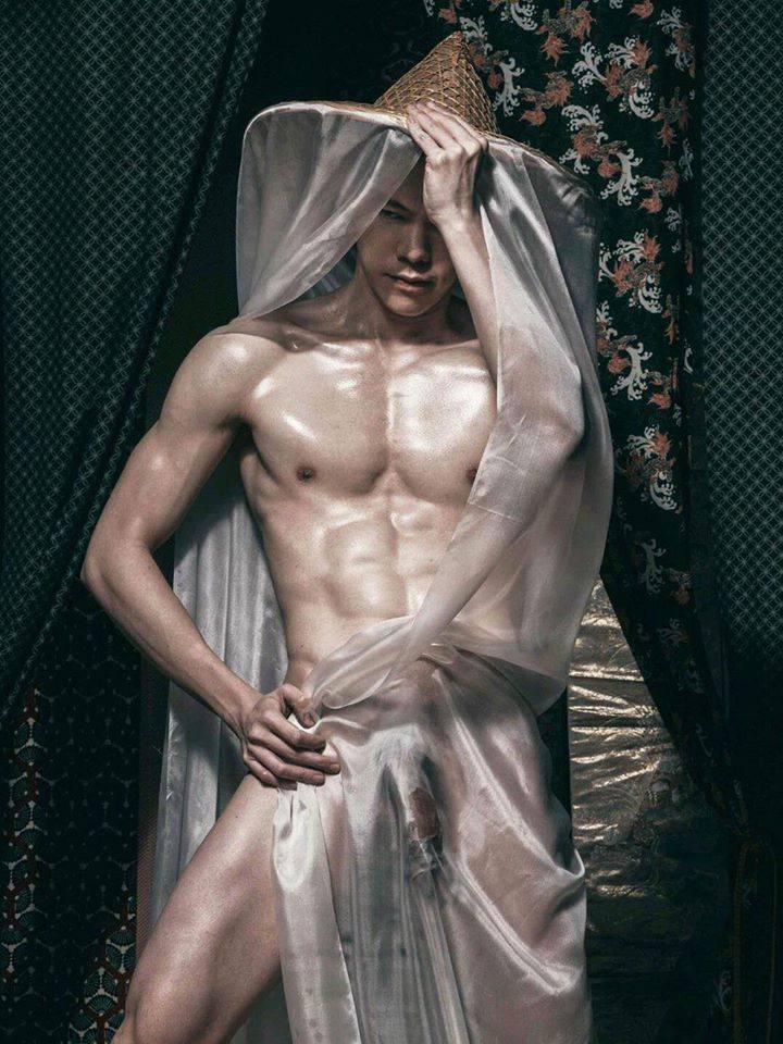 หนุ่มหล่อขึ้นปก 103