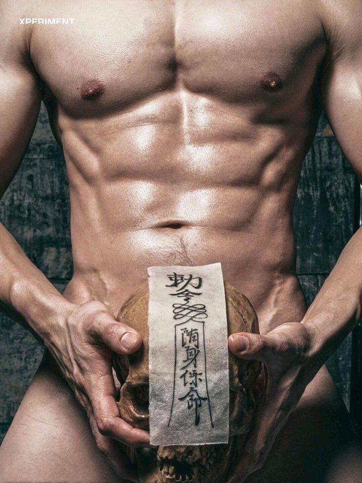 หนุ่มหล่อขึ้นปก 103