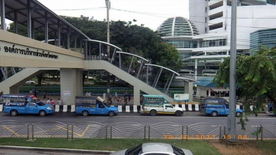 สะพานข้าม มีบันไดเลื่อน อบจ.สร้าง