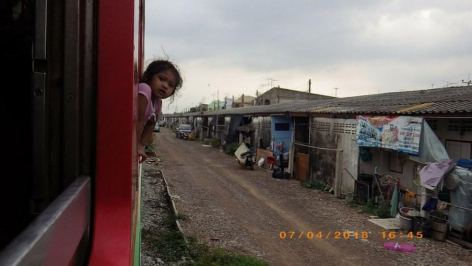 ข้างทางรถไฟสายแม่กลอง(ช่วงบ.แหลม ไป บ.กาหลง)