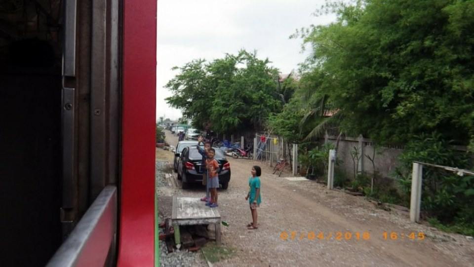 ข้างทางรถไฟสายแม่กลอง(ช่วงบ.แหลม ไป บ.กาหลง)