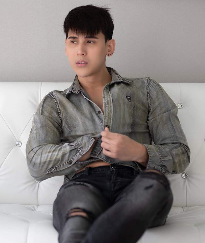 เห้ยแก หนุ่มไวท์ คนนี้หุ่นดีอยู่นะ