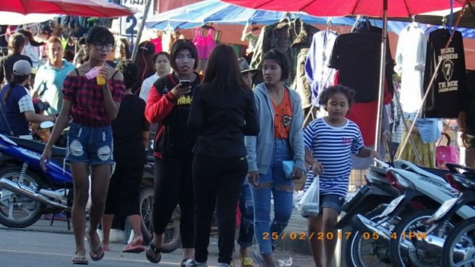ตลาดนัดนาบอน วันเสาร์