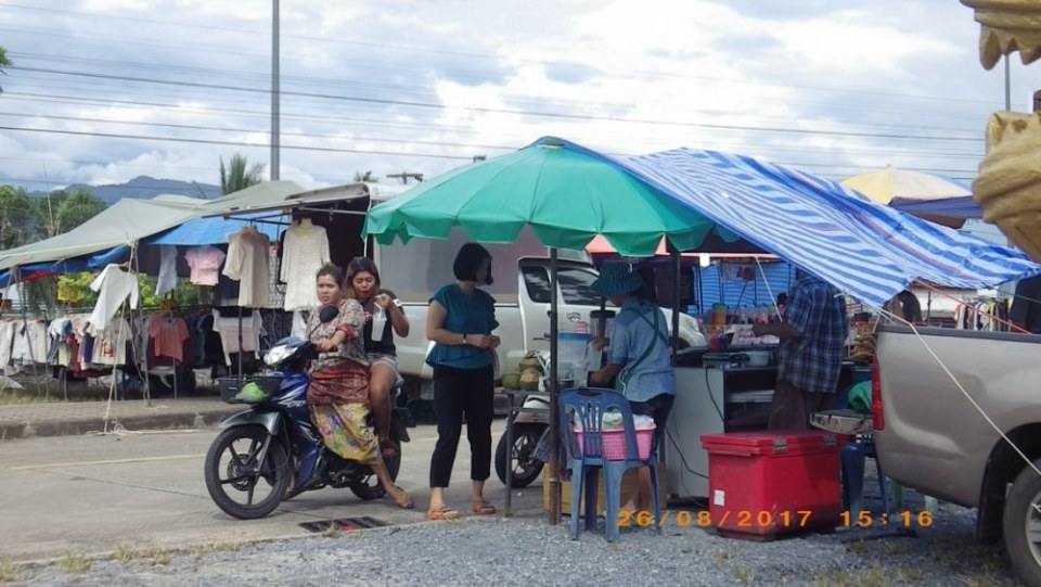 ตลาดนัดนาบอน วันเสาร์