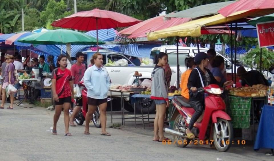 ตลาดนัดนาบอน วันเสาร์