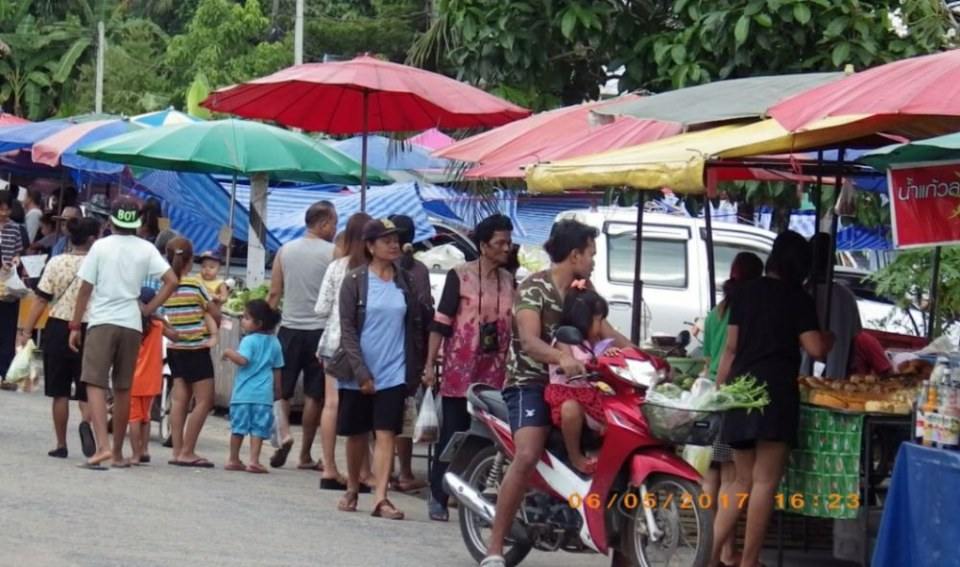 ตลาดนัดนาบอน วันเสาร์