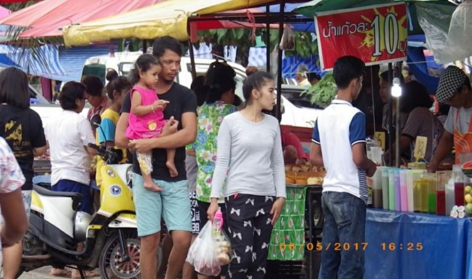 ตลาดนัดนาบอน วันเสาร์