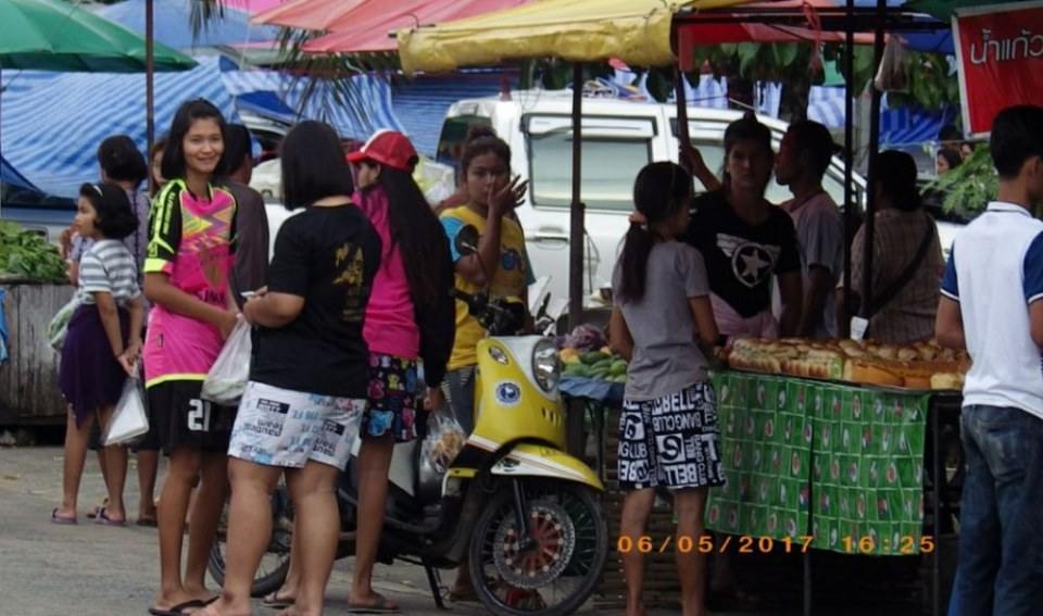 ตลาดนัดนาบอน วันเสาร์