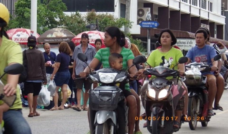ตลาดนัดนาบอน วันเสาร์