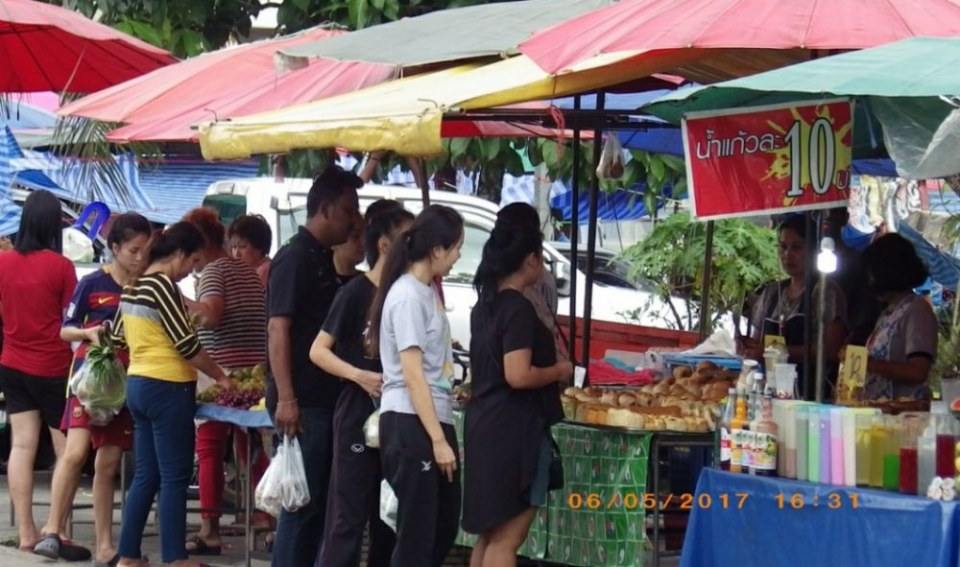 ตลาดนัดนาบอน วันเสาร์