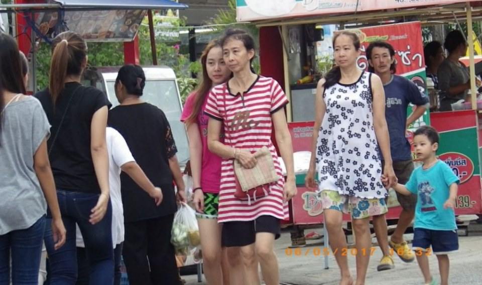 ตลาดนัดนาบอน วันเสาร์