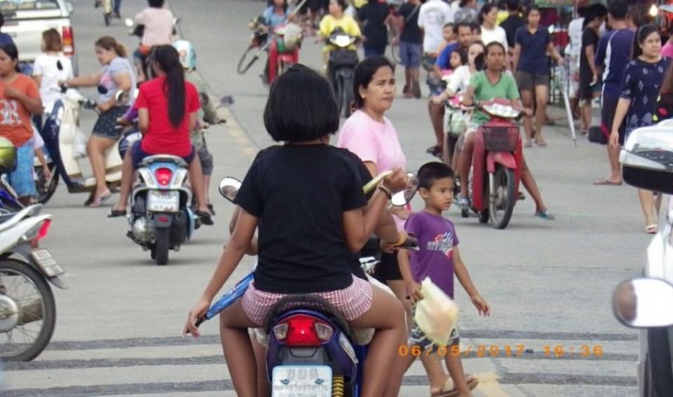 ตลาดนัดนาบอน วันเสาร์