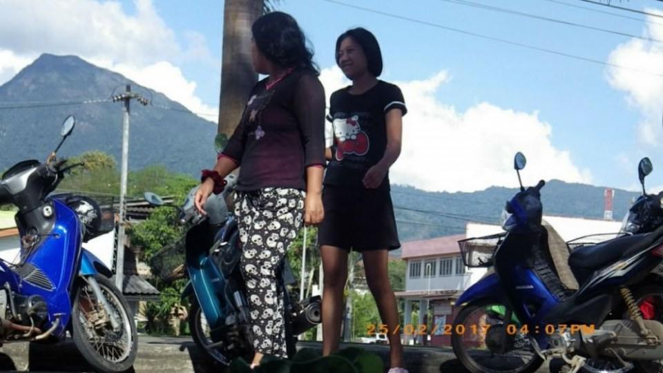 สาวในท้องถิ่น