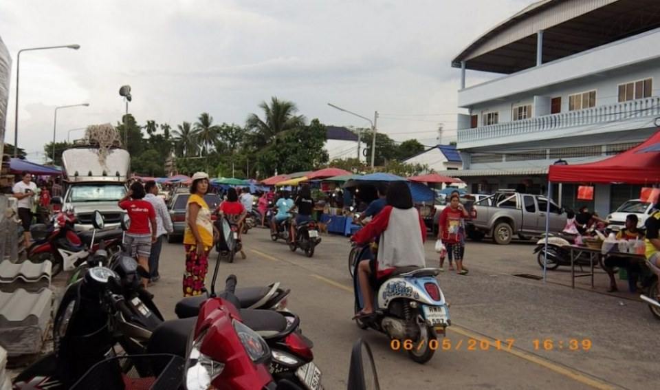 ตลาดนัดนาบอน วันเสาร์