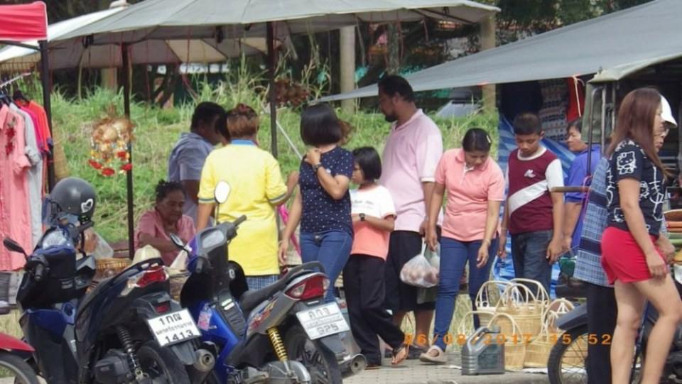 ตลาดนัดนาบอน วันเสาร์