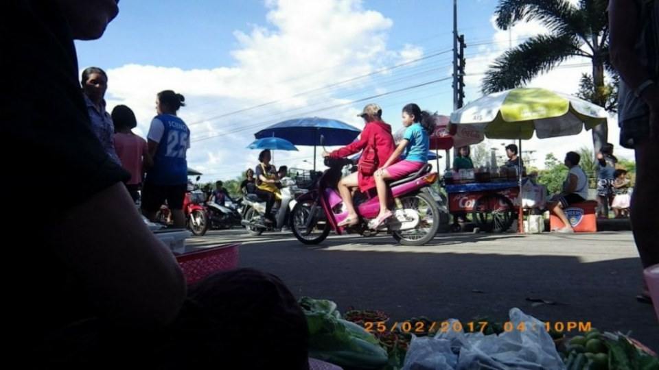 ตลาดนัดนาบอน วันเสาร์