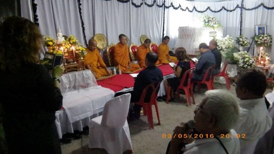 ถวายปัจจัยหลังสวดอภิธรรม