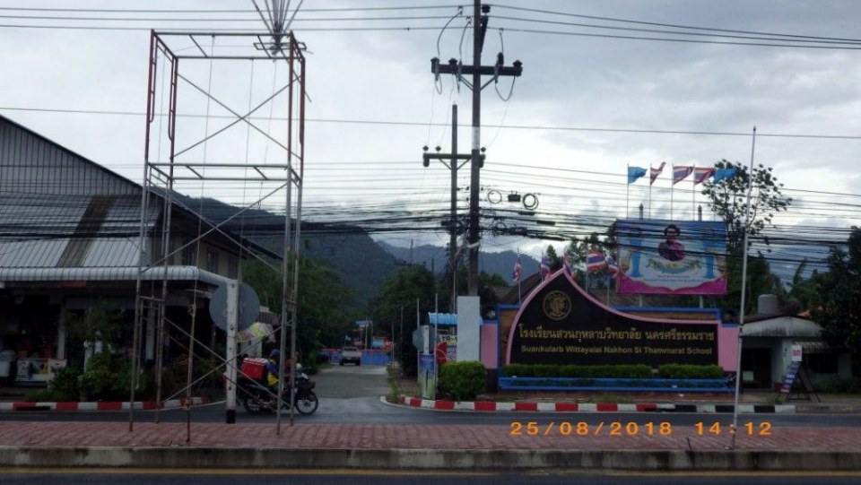 ถนนสาย ๔๐๑๕ ผ่าน