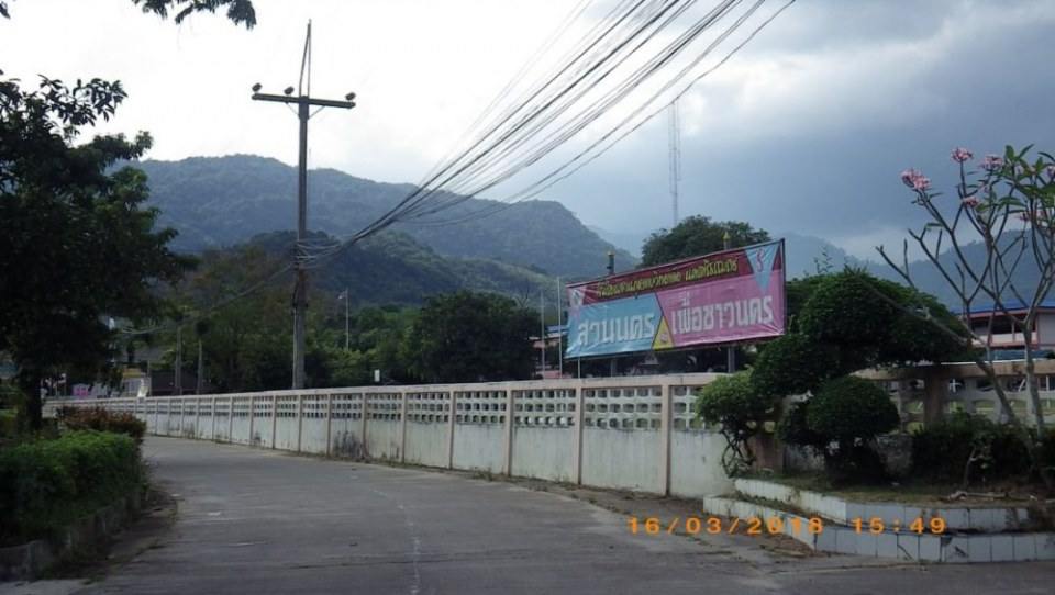 ทางเข้าโรงเรียน
