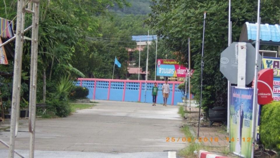 ทางเข้าโรงเรียน