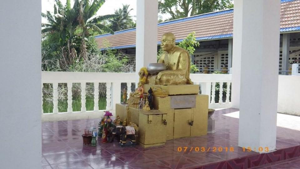 หลังวัด