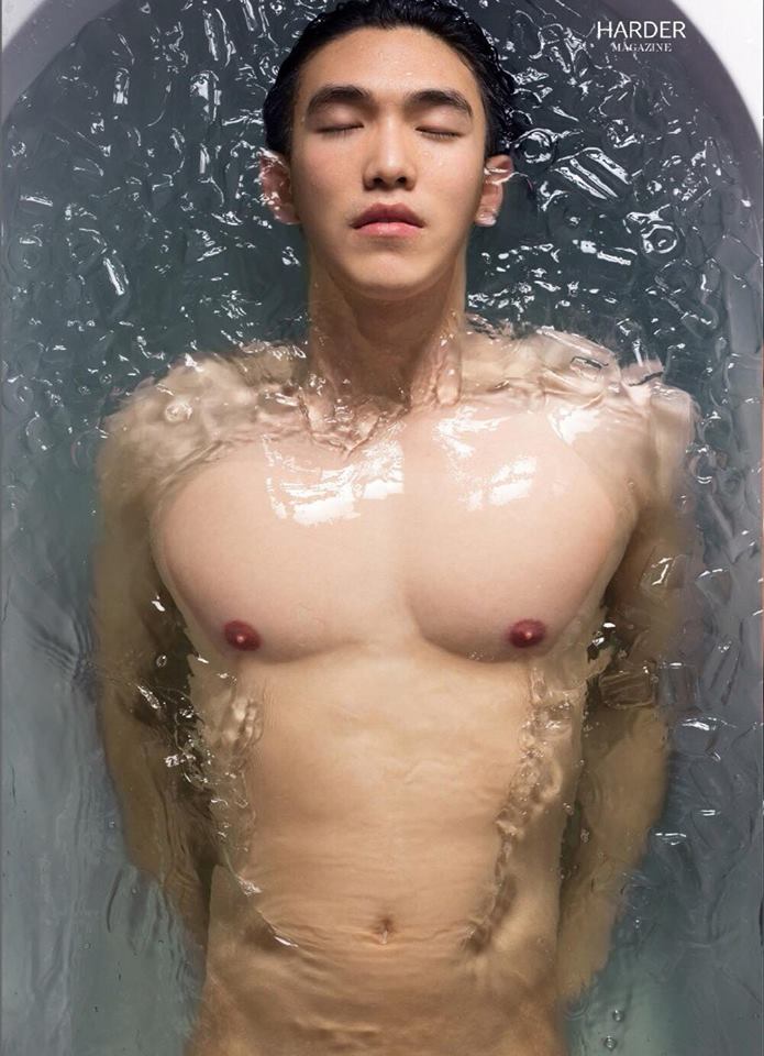 หนุ่มหล่อขึ้นปก 106