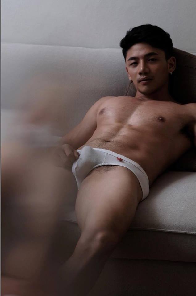 หนุ่มหล่อขึ้นปก 111