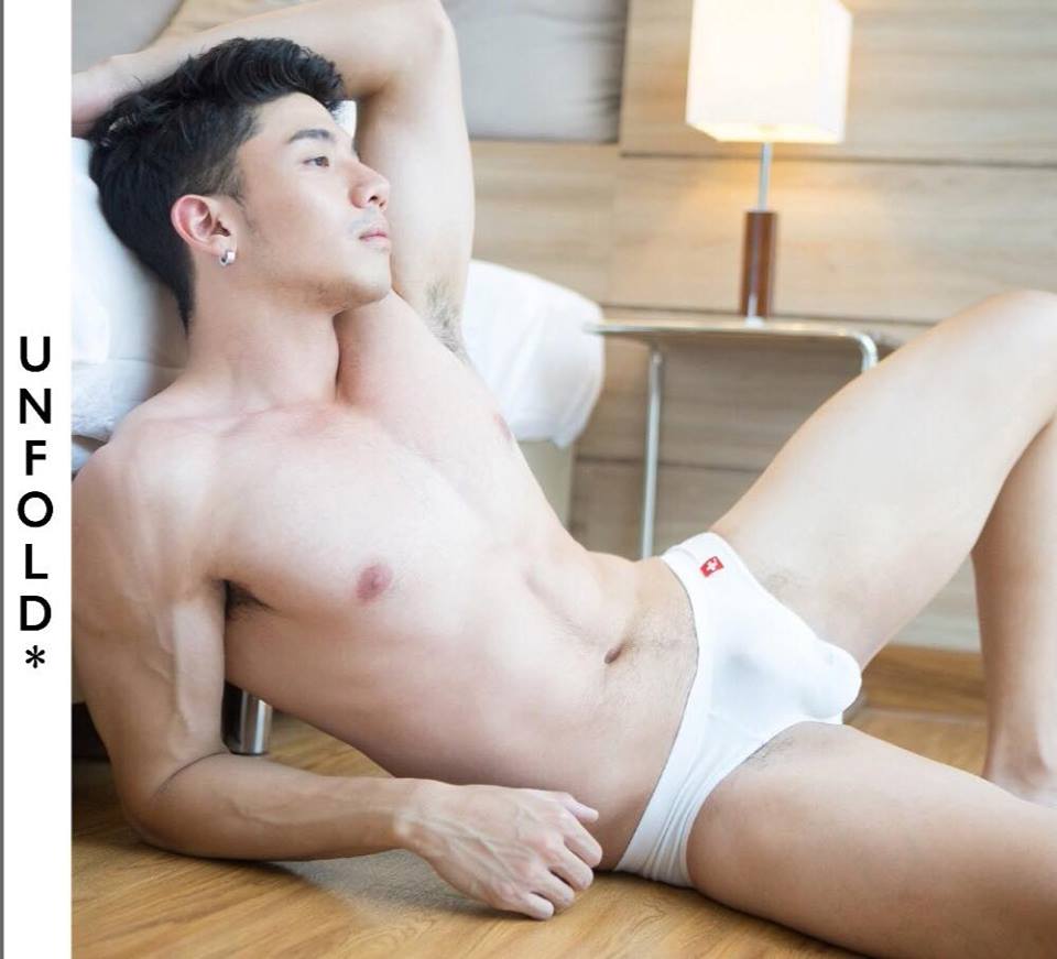 หนุ่มหล่อขึ้นปก 111