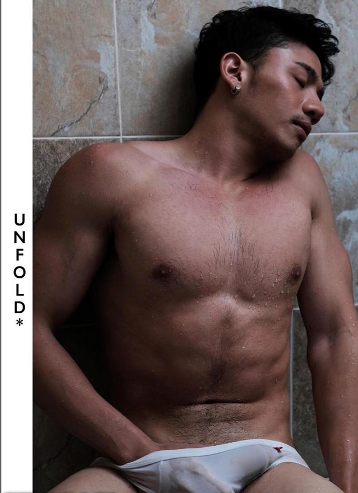 หนุ่มหล่อขึ้นปก 111