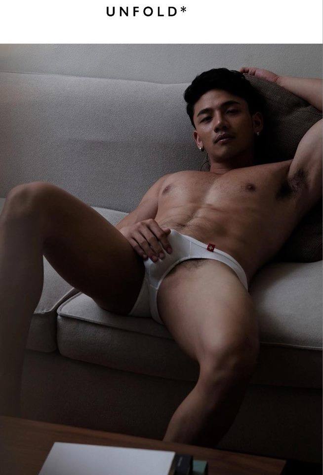 หนุ่มหล่อขึ้นปก 111