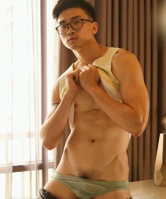 หนุ่มหล่อขึ้นปก 114