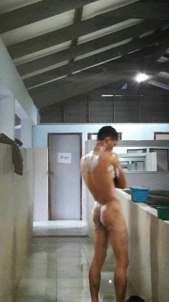 สุดท้าย หนุ่มๆ