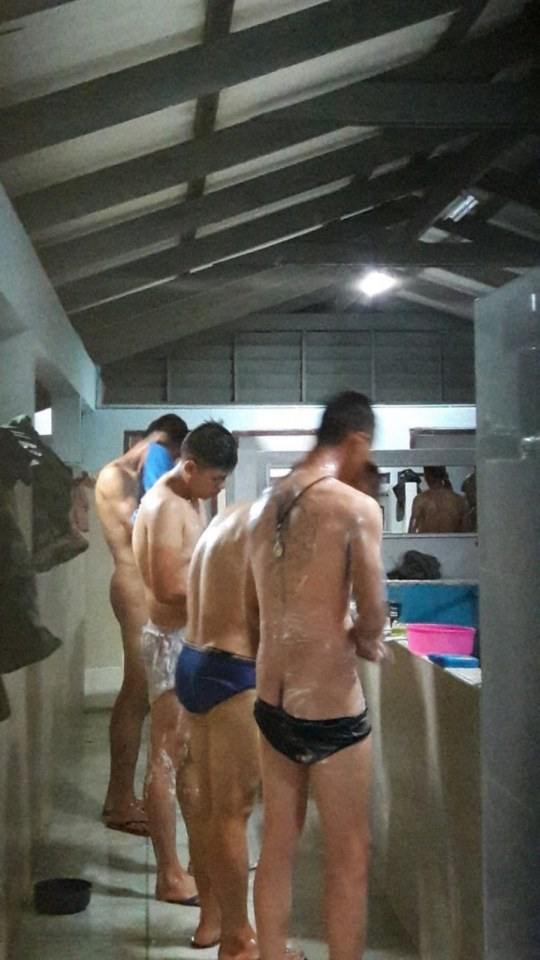 สุดท้าย หนุ่มๆ