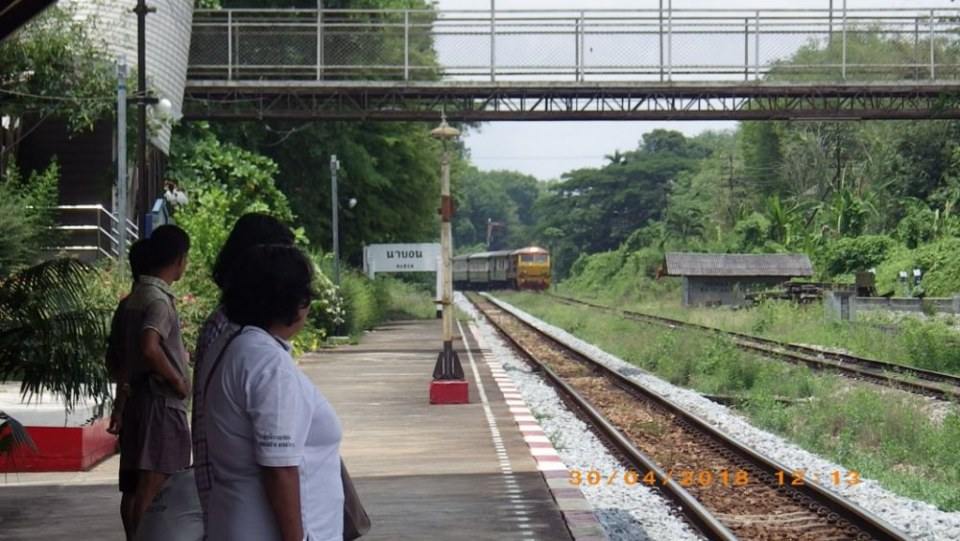 สถานีนาบอน