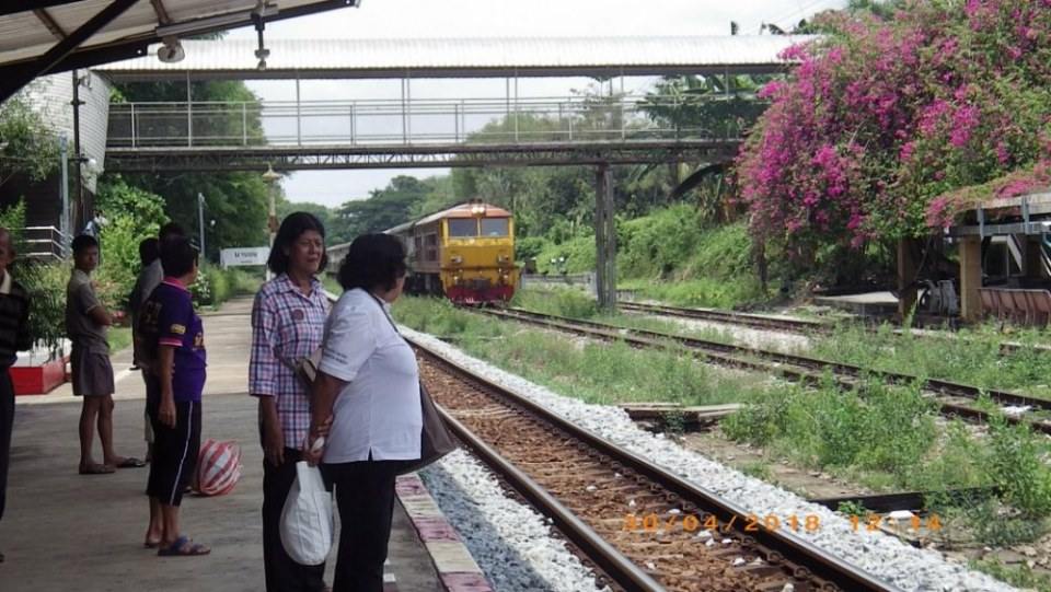 รถไฟขาขึ้น สับราง