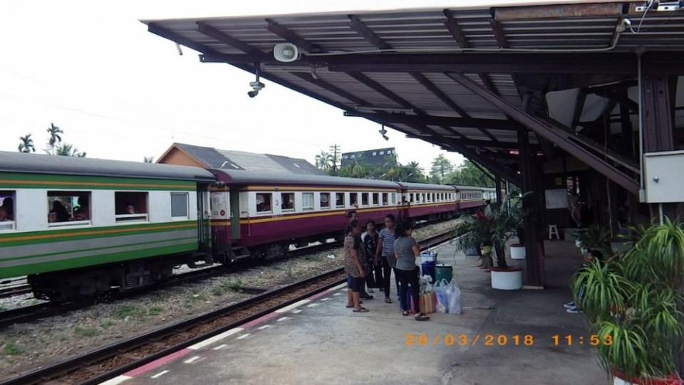สถานีนาบอน