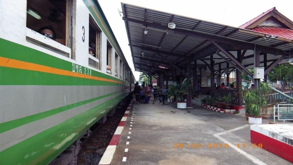 สถานีนาบอน