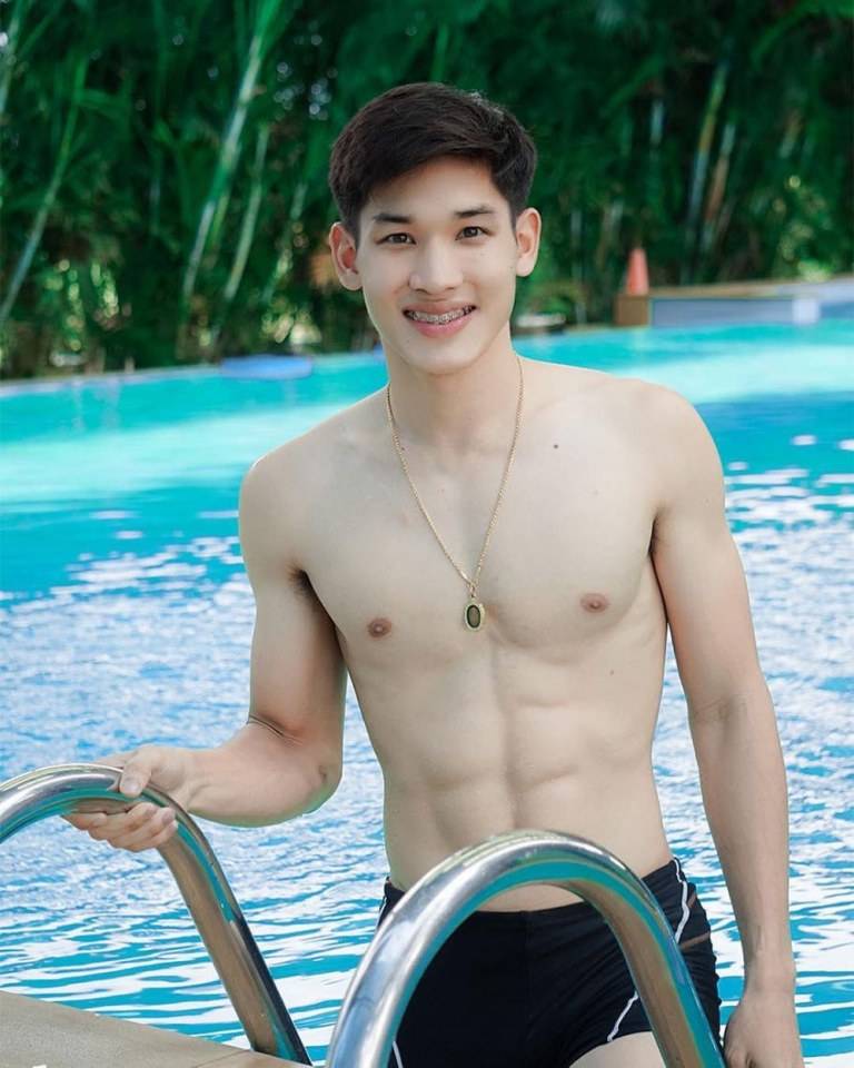 แซ่บวันหยุด