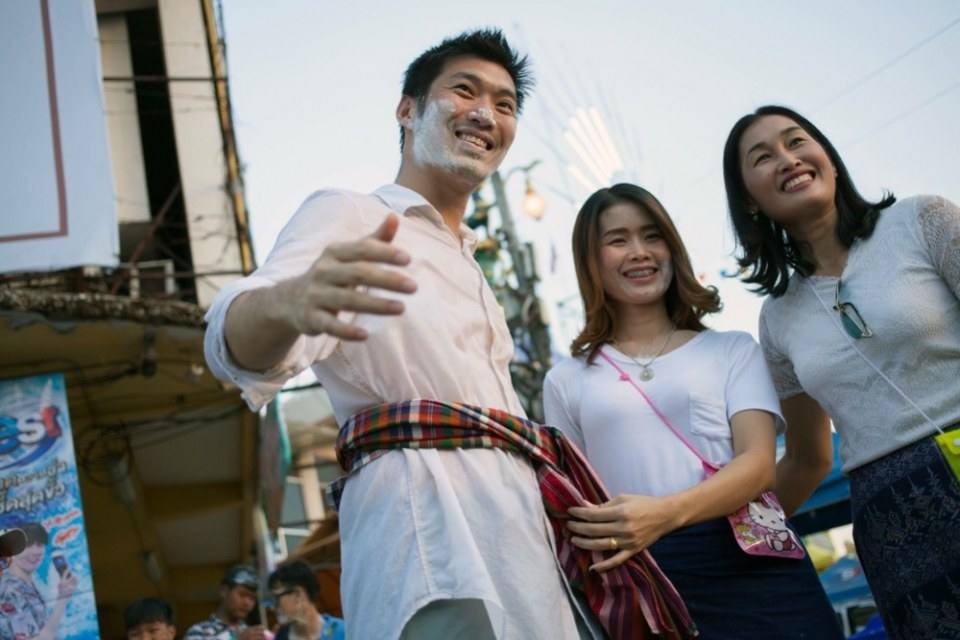 คุณ ธนาธร จึงรุ่งเรืองกิจ หัวหน้าพรรคอนาคตใหม่.