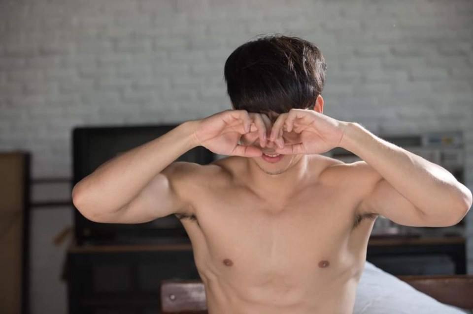 หนุ่ม เอิร์ล คนนี้ หล่อทุกอิริยาบถ