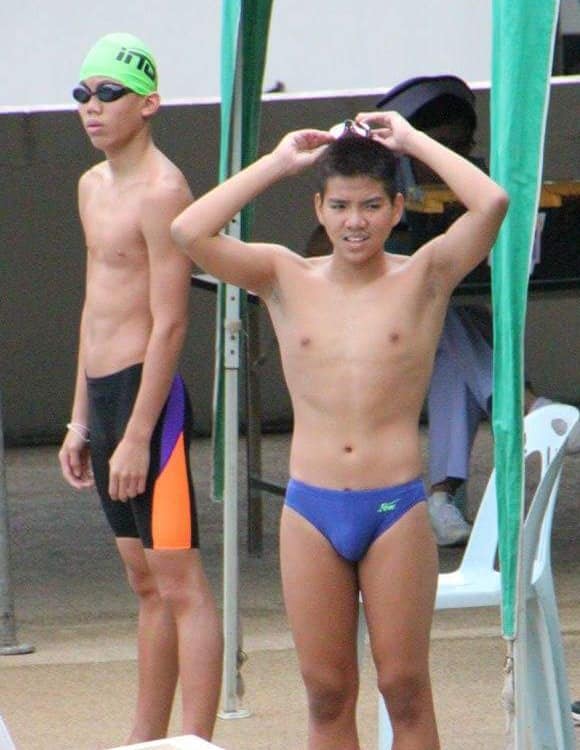 ริมสระว่ายน้ำ