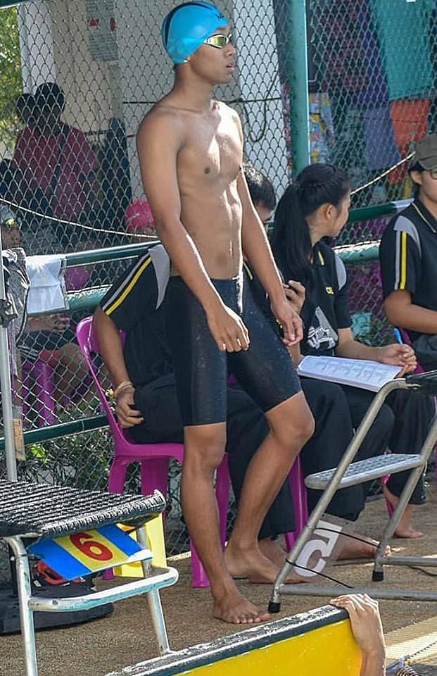 ริมสระว่ายน้ำ