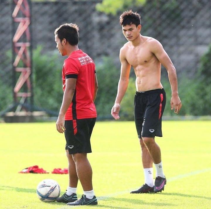 ดีต่อใจ#458กล้ามขาแน่นๆ..นักฟุตบอล