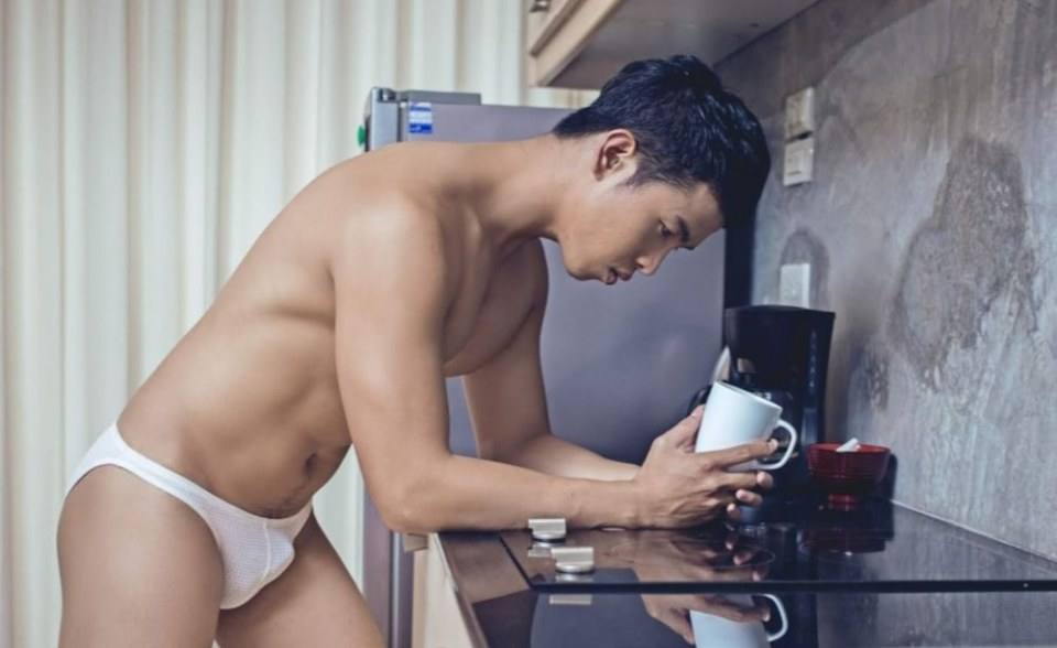 หนุ่มหล่อขึ้นปก 122